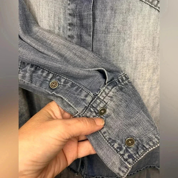 Cloth & Stone Chambray Faded Distressed High Low  Top-Blue-Split Back Hem-Size M - Picture 5 of 8